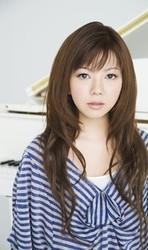 Download Yui Makino ringetoner gratis.
